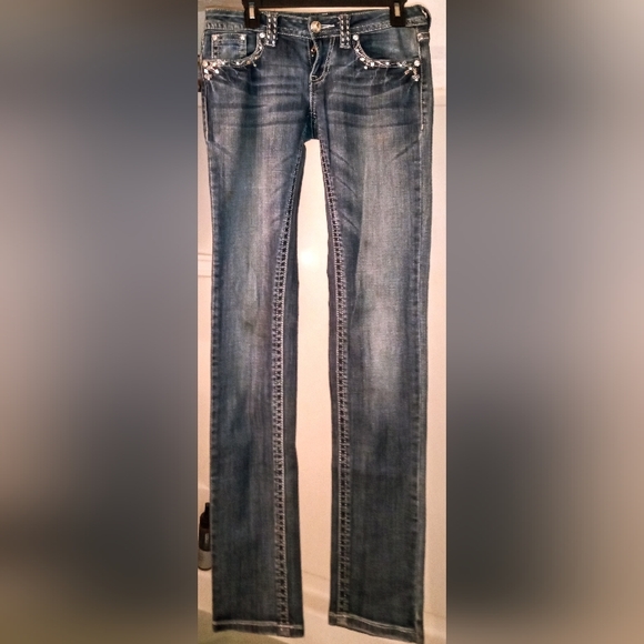 Women's Grace in LA - Picture 2 of 12